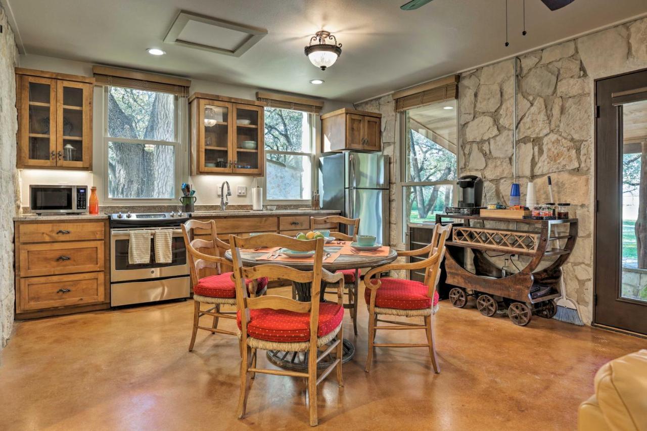 Blanco Riverfront Historic Home, 3 Mi To Downtown! 외부 사진
