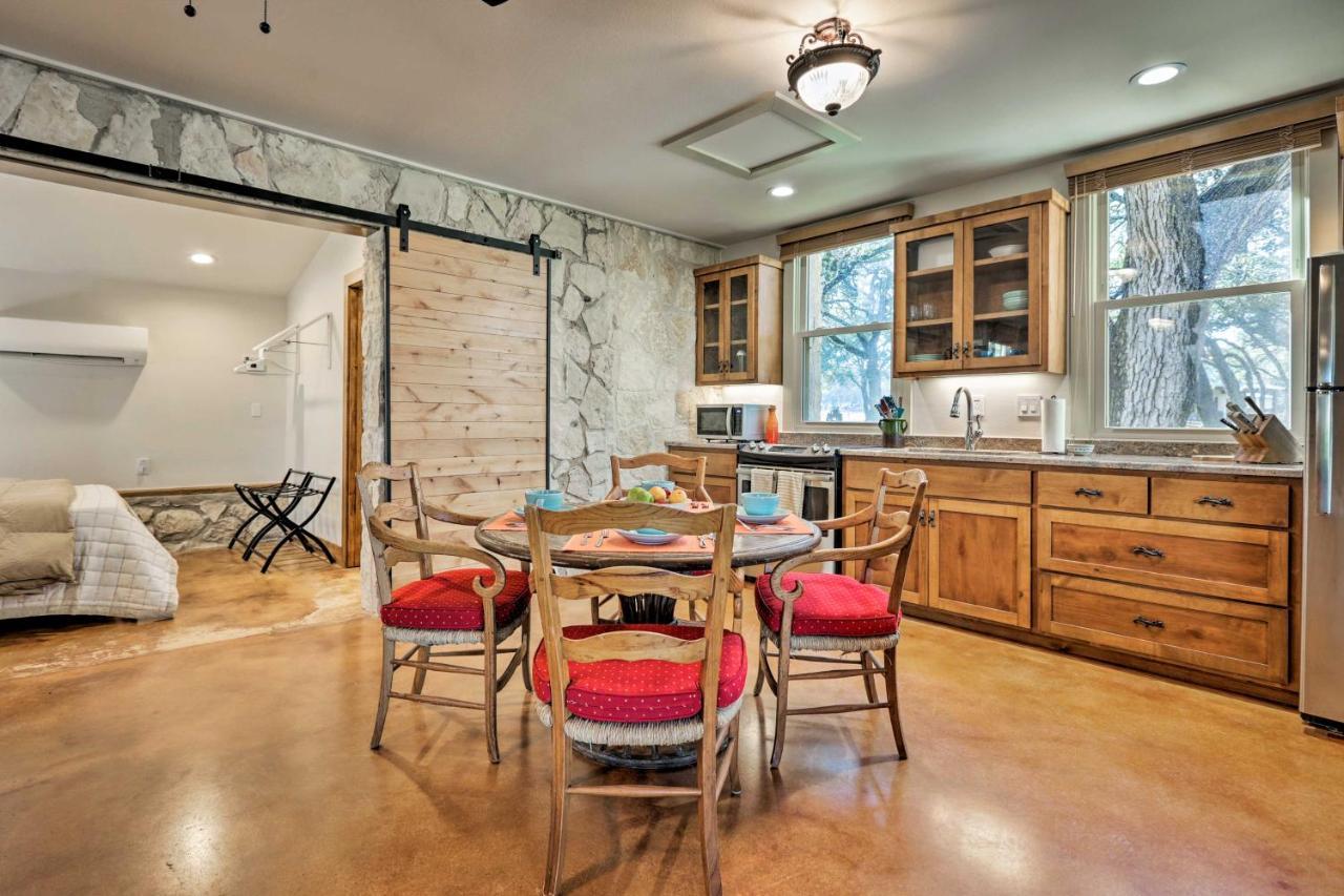 Blanco Riverfront Historic Home, 3 Mi To Downtown! 외부 사진