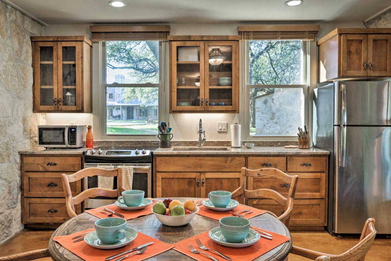 Blanco Riverfront Historic Home, 3 Mi To Downtown! 외부 사진