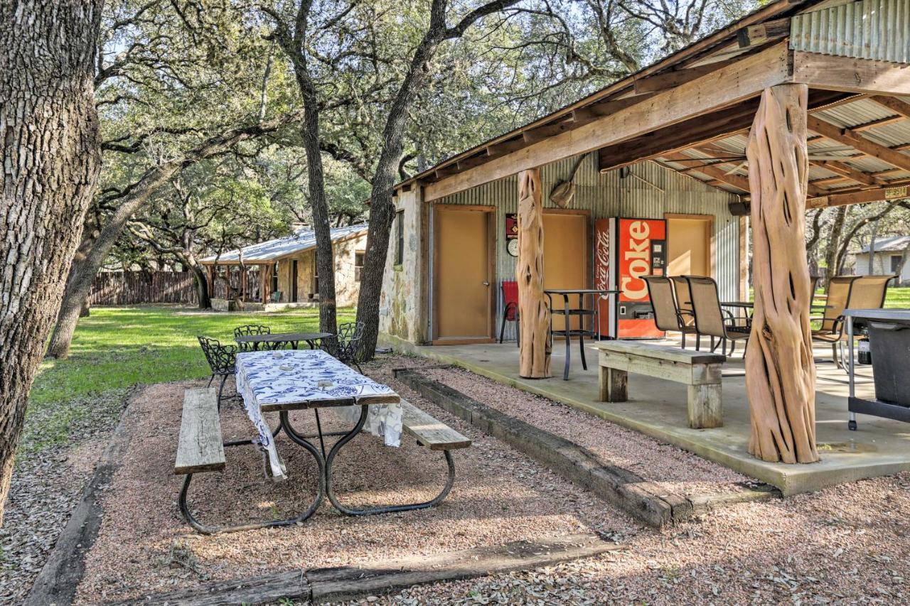 Blanco Riverfront Historic Home, 3 Mi To Downtown! 외부 사진