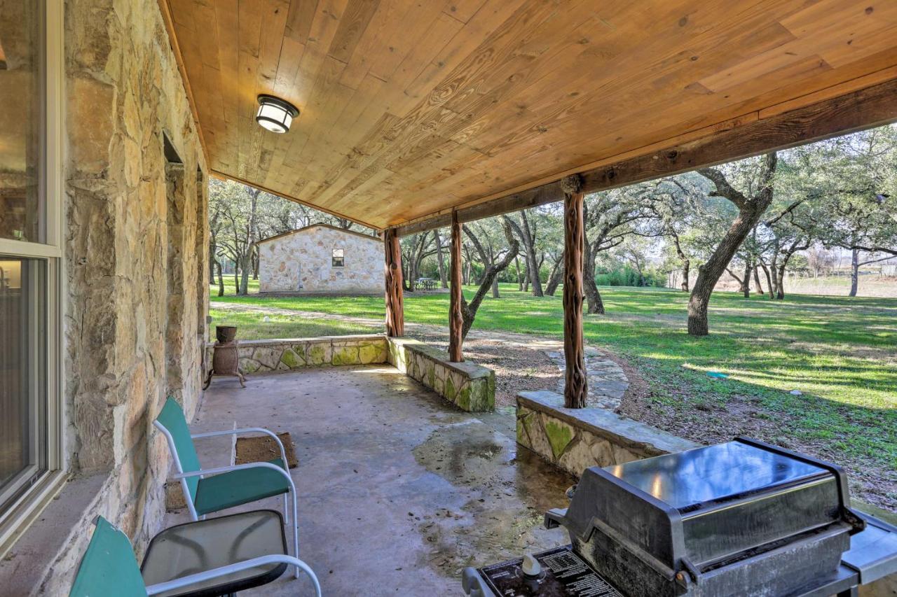 Blanco Riverfront Historic Home, 3 Mi To Downtown! 외부 사진